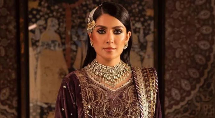 Ayeza Khan Biography | Age, Net Worth, Family, Husband