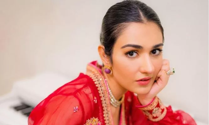 Sarah Khan Biography | Age, Height, Family, Husband 74 Sarah Khan Biography | Age, Height, Family, Husband