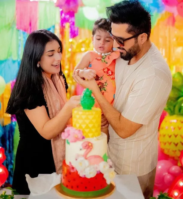 Sarah Khan with her Husband Falak Shabbir and Daughter 