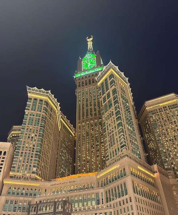 Momal Sheikh's Umrah Journey: A Lesson in Humility and Gratitude 2 image 3