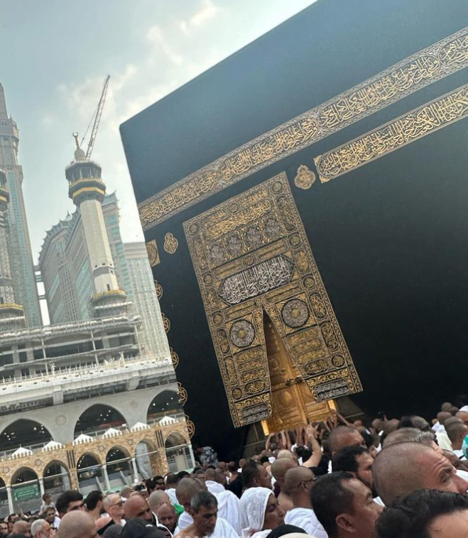 Momal Sheikh's Umrah Journey: A Lesson in Humility and Gratitude 3 image 4