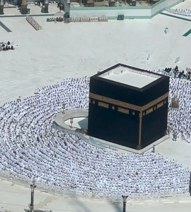 Momal Sheikh's Umrah Journey: A Lesson in Humility and Gratitude 6 image 6