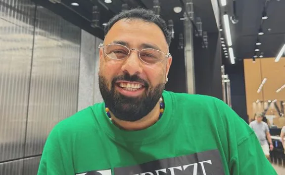 Hania Aamir's Dubai Diaries: A Glamorous Meetup with Badshah and Karan Aujla 4 Badshah photo