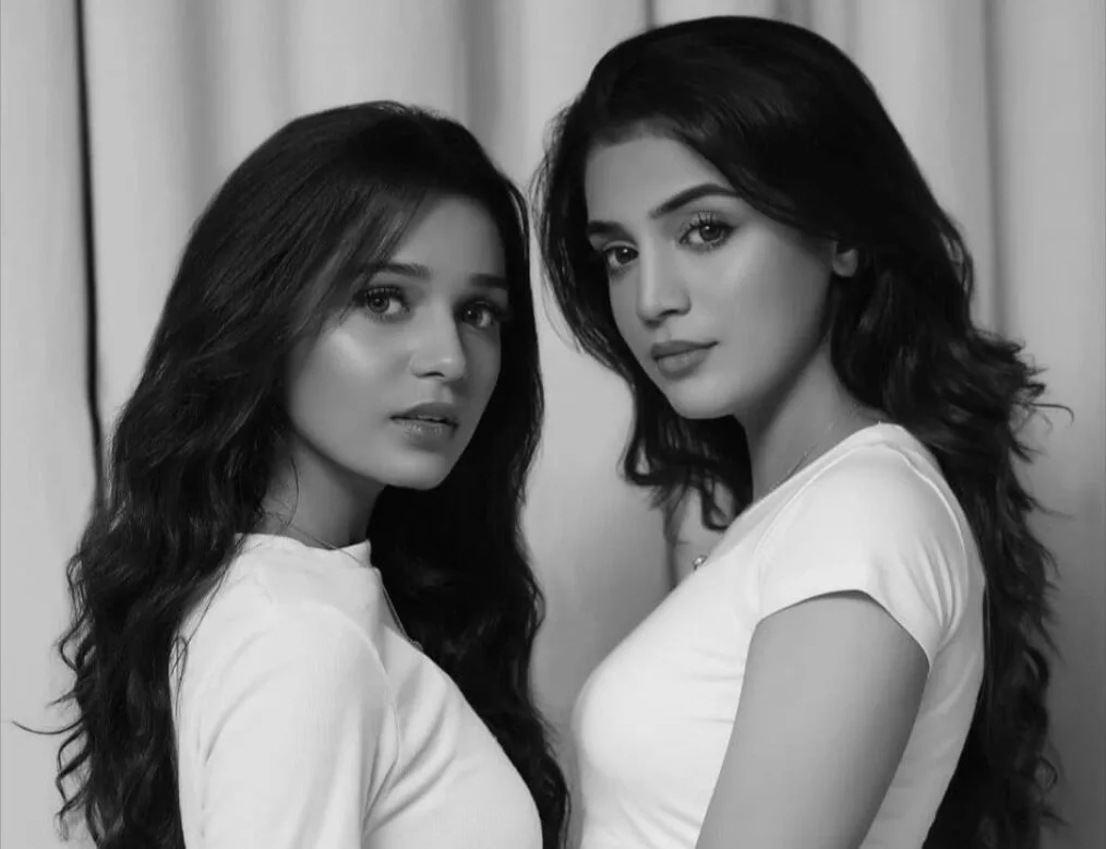 Laiba Khan Biography | Age, Net Worth, Family, Height, Husband 10 Laiba Khan with her sister Emaan Khan Personal Life and Family