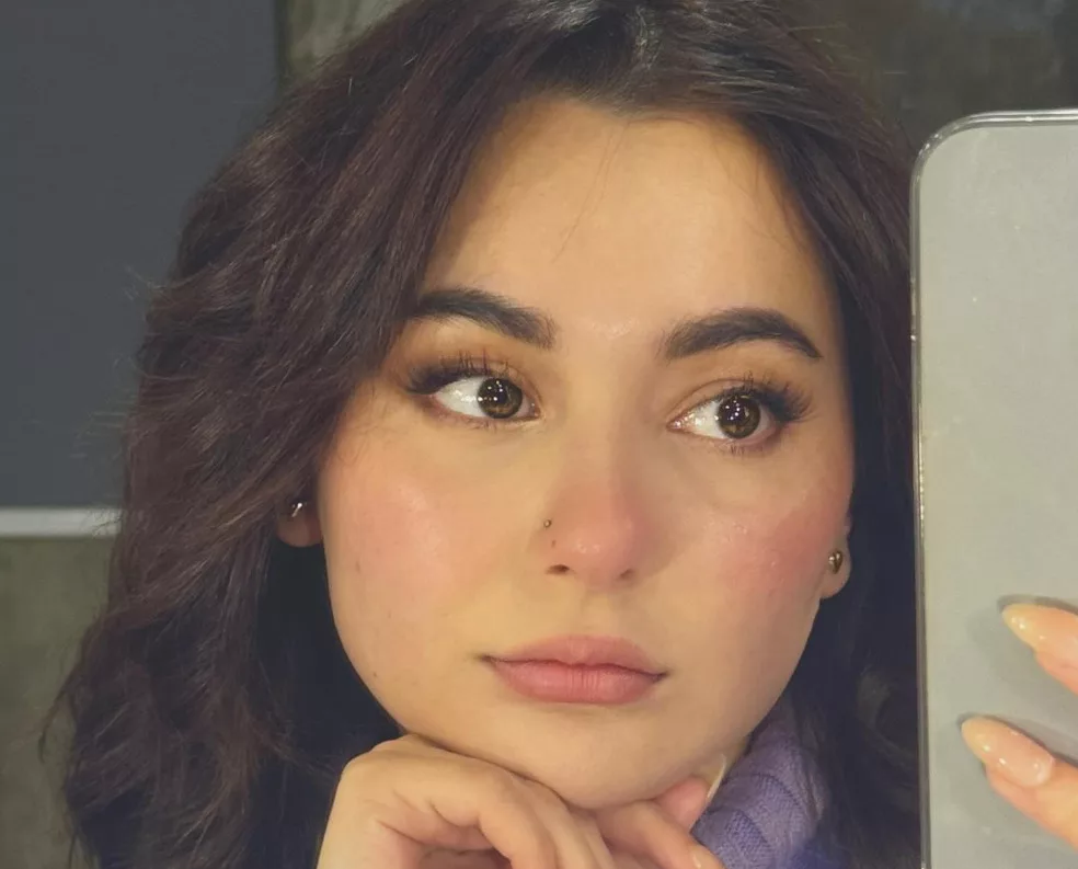 Hania Aamir Biography | Age, Net Worth, Family, Height 