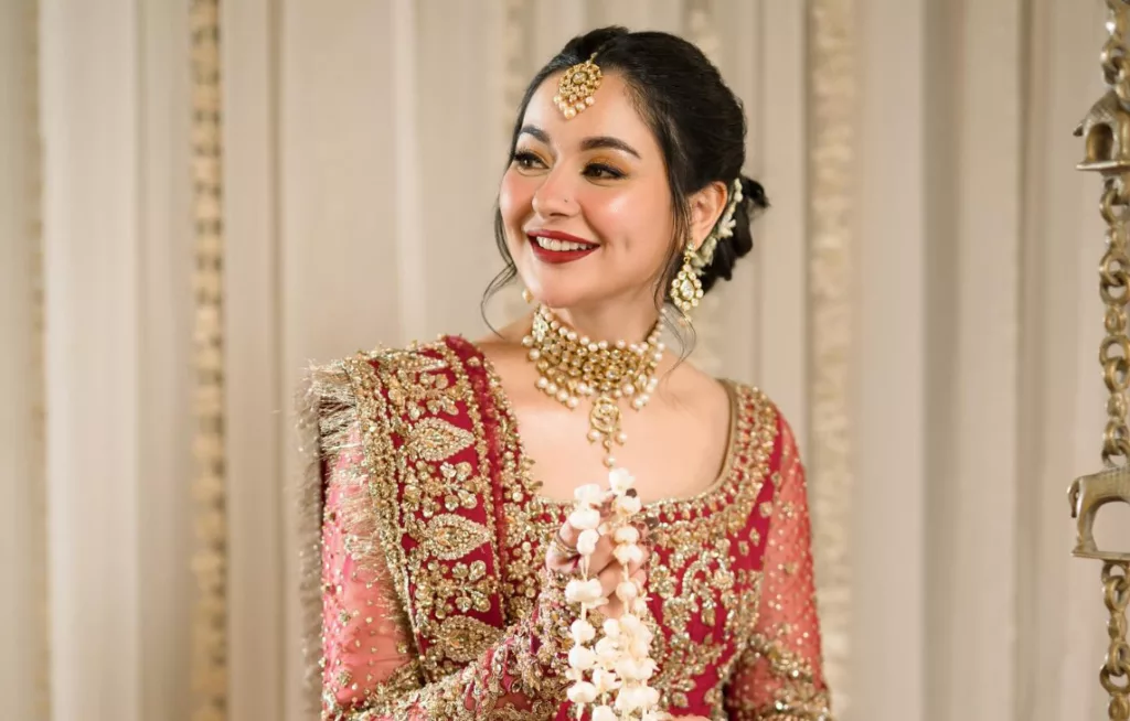 Hania Aamir Biography | Age, Net Worth, Family, Height 