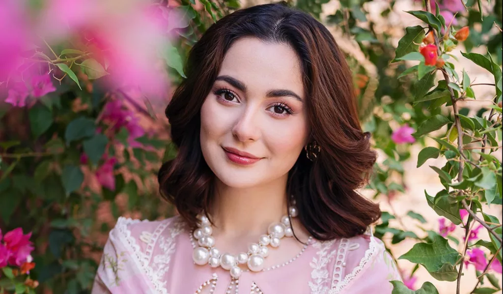 Hania Aamir Biography | Age, Net Worth, Family, Height 