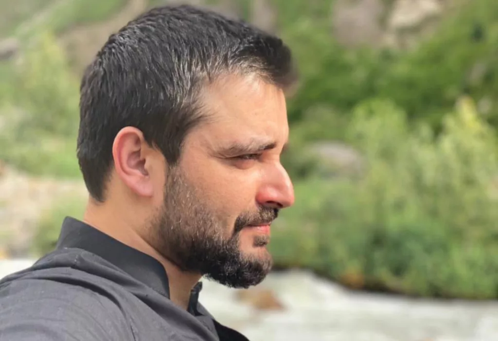 Hamza Ali Abbasi Biography | Age, Net Worth, Family, Wife 2 Hamza Ali Abbasi Biography | Age, Net Worth, Family, Wife