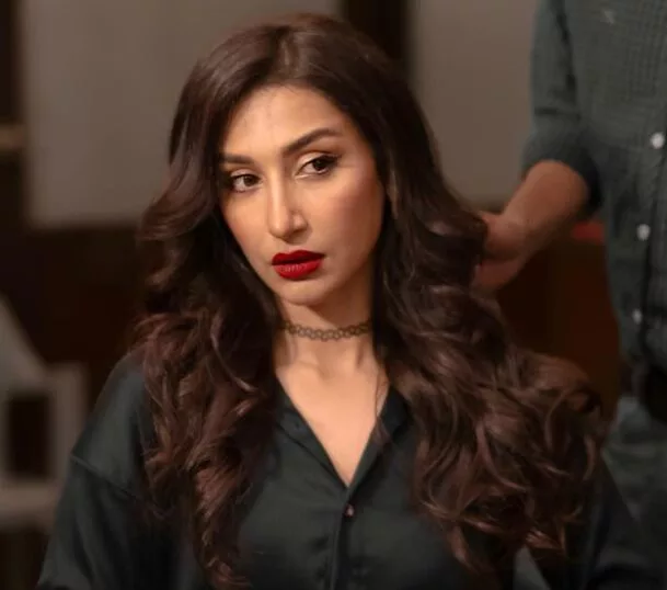 Ishq Murshid Drama: Cast, Story, Real Actors and Actresses Names With Pictures 11 Hira Tareen