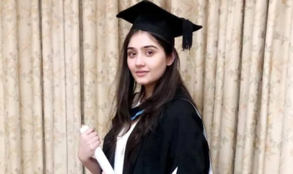 Dur-e-Fishan Saleem Biography | Age, Net Worth, Height, Family, Husband 10 Dur-e-Fishan Saleem Qualification: LLB (Bachelor of Laws)