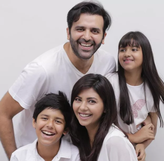 Sunita Marshall Biography | Age, Net Worth, Family, Husband 3 Sunita Marshall with her Family, Husband, daughter and son