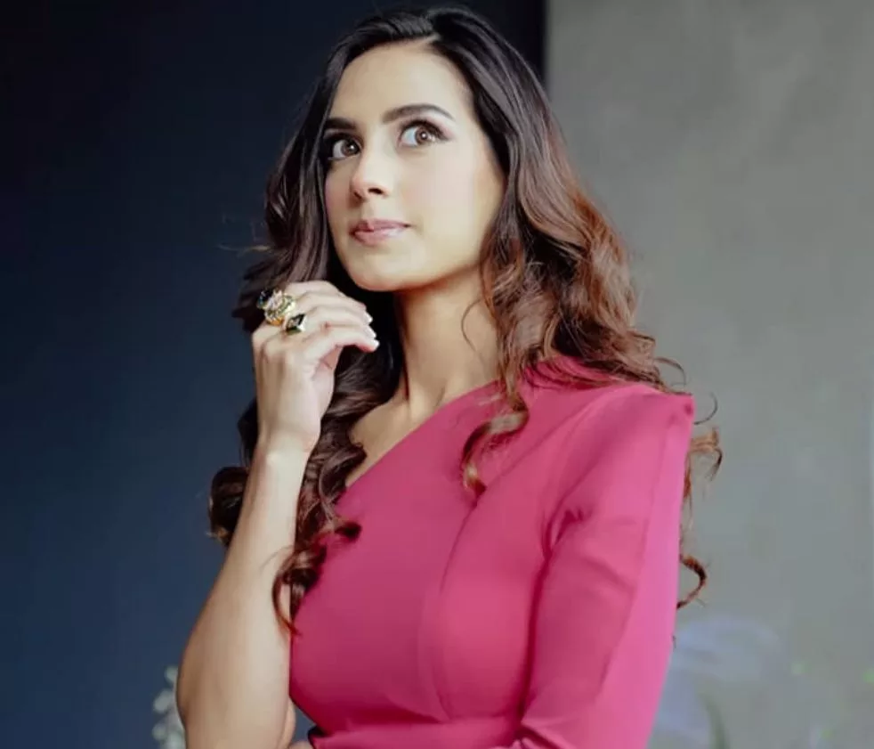 Iqra Aziz Biography | Age, Net Worth, Family, Height, Husband 4 Iqra Aziz Biography | Age, Net Worth, Family, Height, Husband