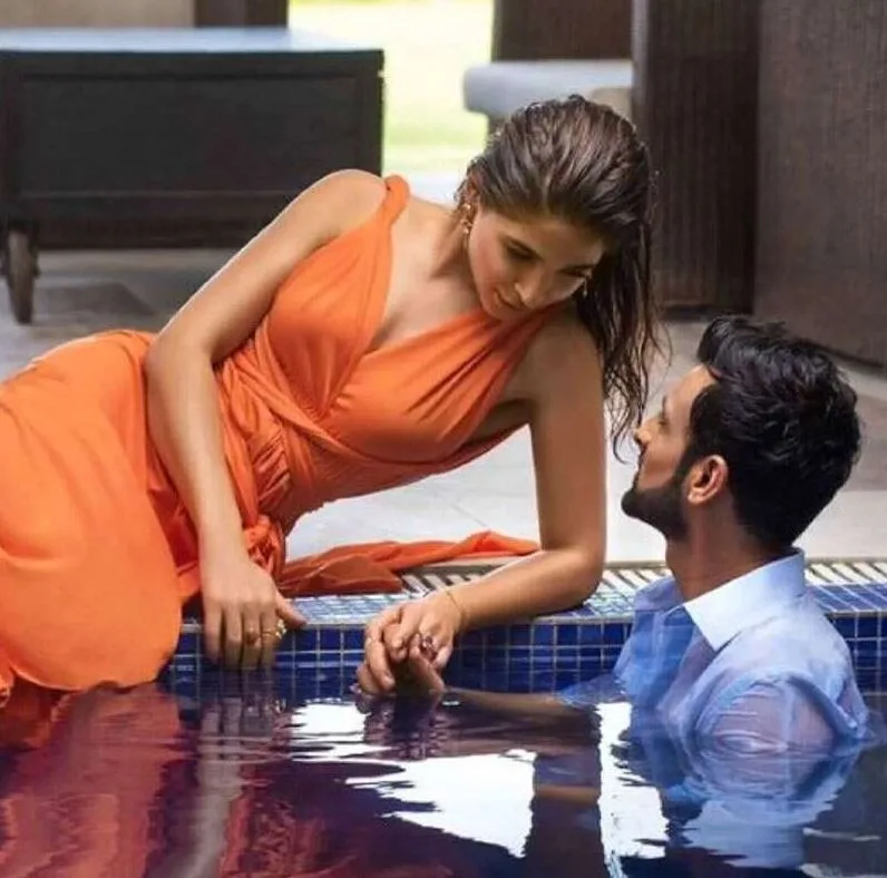 Ayesha Omar Tells The Secret Marriage With Shoaib Malik 8 Ayesha Omar With Shoaib Malik taking bath in the swimming pool