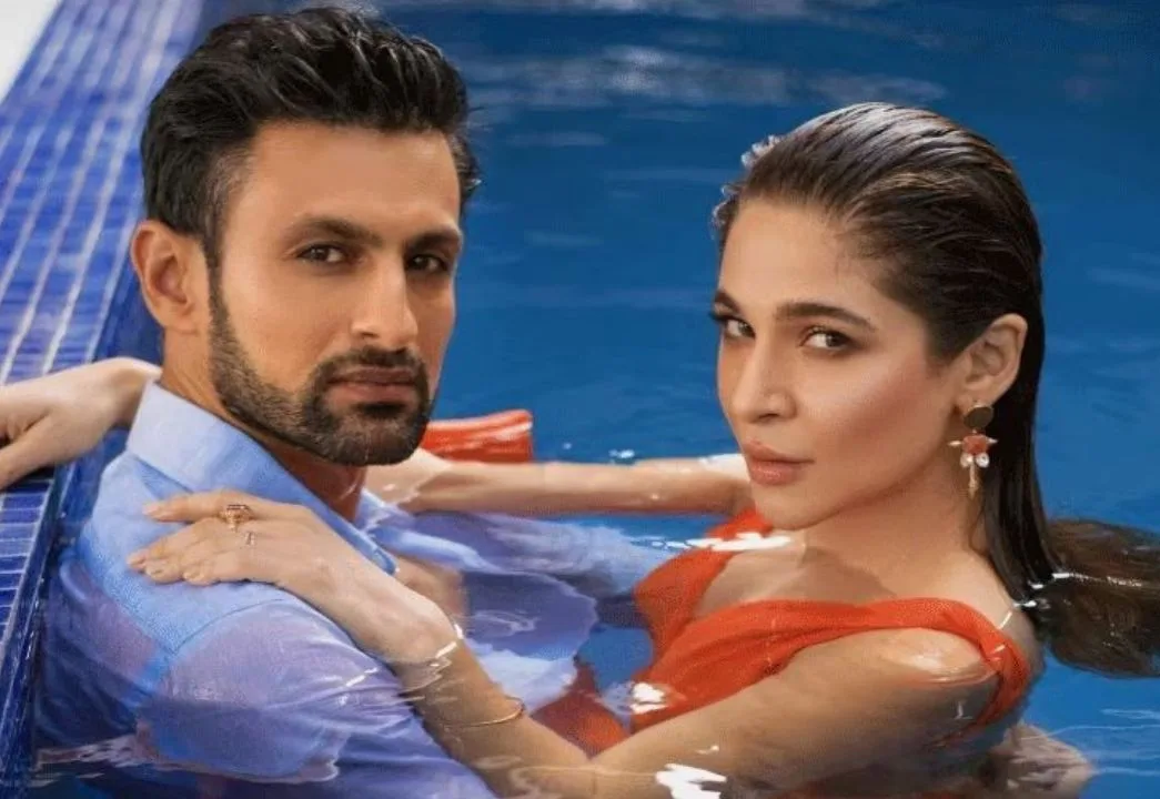 Ayesha Omar Tells The Secret Marriage With Shoaib Malik 39 Ayesha Omar With Shoaib Malik taking bath in the swimming pool