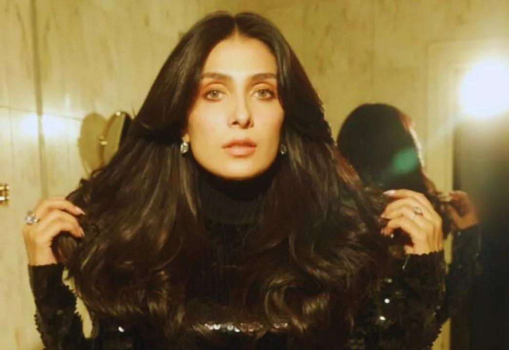 Ayeza Khan's 33rd Birthday Celebration with Friends in London 49 Ayeza Khan's 33rd Birthday Celebration with Friends in London