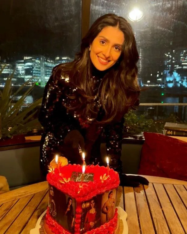 Ayeza Khan's 33rd Birthday Celebration with Friends in London 2 Ayeza Khan's 33rd Birthday Celebration with Friends in London