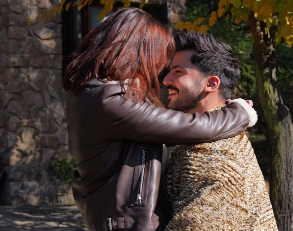 Hania Aamir's Cozy Pictures with Haider Mustehsan Gone Viral - What's Happening?