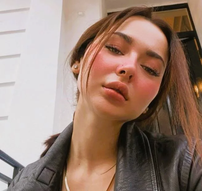 Hania Aamir Biography | Age, Net Worth, Family, Height 