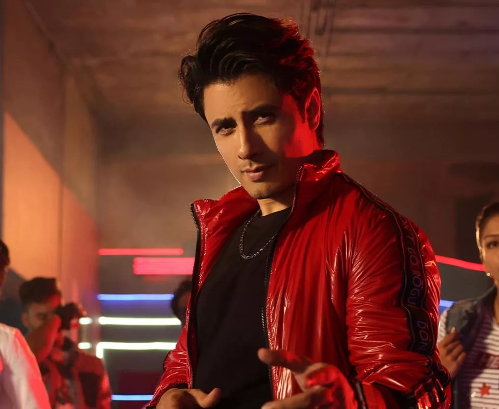 PSL 9 Anthem Poll: Ali Zafar and Fans Join Forces on Social Media 2 PSL 9 Anthem Poll: Ali Zafar and Fans Join Forces on Social Media