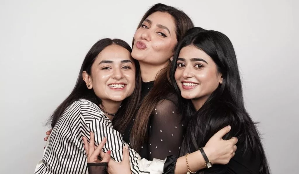 Yumna Zaidi Biography | Age, Net Worth, Family, Height, Husband 11 Yumna Zaidi with mahira khan