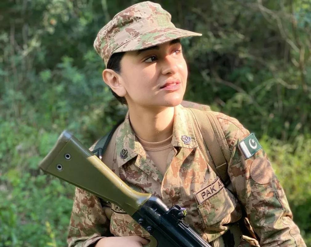 Yumna Zaidi Biography | Age, Net Worth, Family, Height, Husband 18 Yumna Zaidi Biography | Sinf-e-ahan drama photo