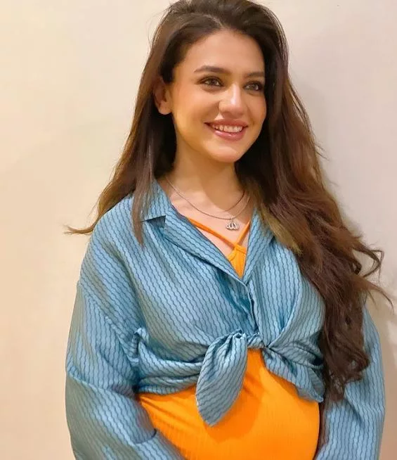 Zara Noor Abbas Pregnancy: Navigating Love, Loss, and New Beginnings 2 Zara Noor Abbas Pregnancy: Navigating Love, Loss, and New Beginnings
