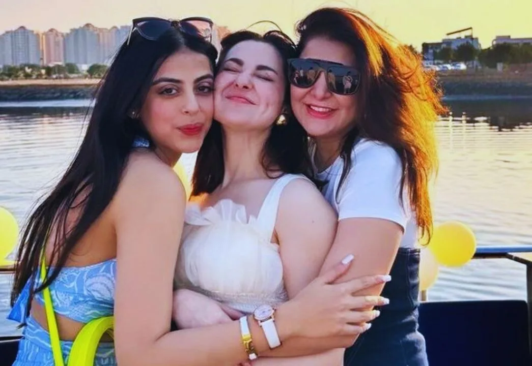 Hania Aamir's 27th Birthday: A Memorable Celebration 64 Hania Aamir 27th Birthday celebration in white dress pic with Areeba Habib