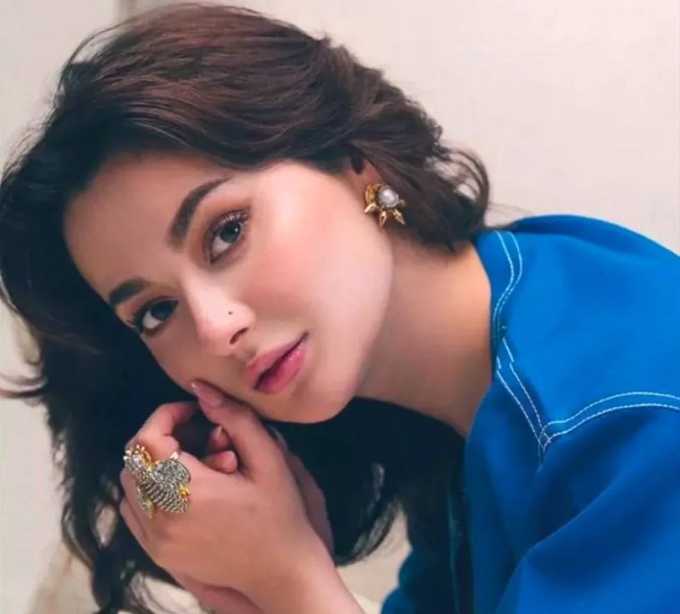 Hania Aamir's 27th Birthday: A Memorable Celebration 9 Hania Aamir pic in blue dress