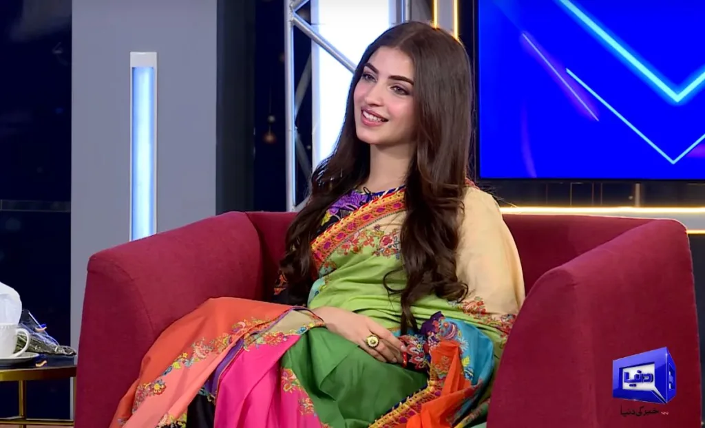 Kinza Hashmi interview at Mazak Raat, Behind the Scenes: Kinza Hashmi's First Drama Salary Exposed!