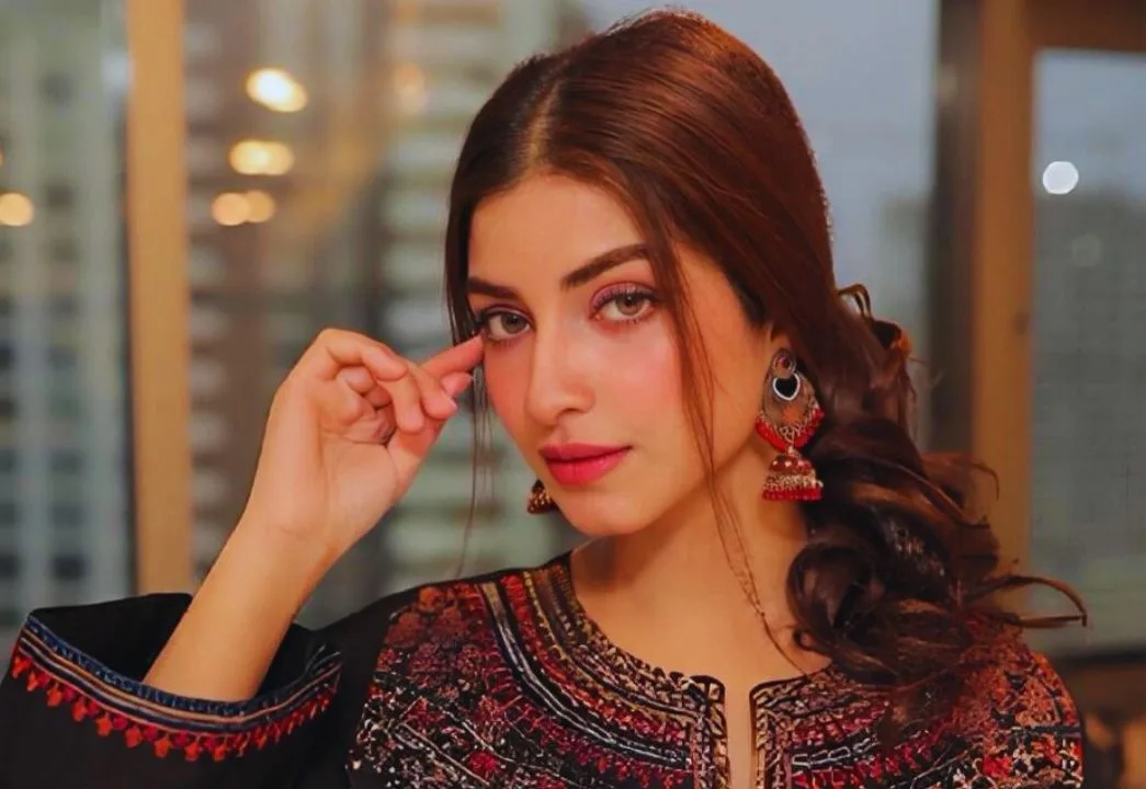 Behind the Scenes: Kinza Hashmi's First Drama Salary Exposed! 15 Kinza-Hashmi-pic-in-black-dress, Behind the Scenes: Kinza Hashmi's First Drama Salary