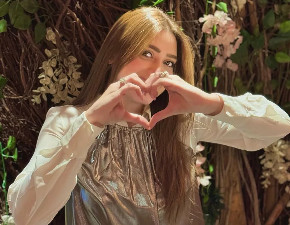 Momina Iqbal Making Heart sign with Hands