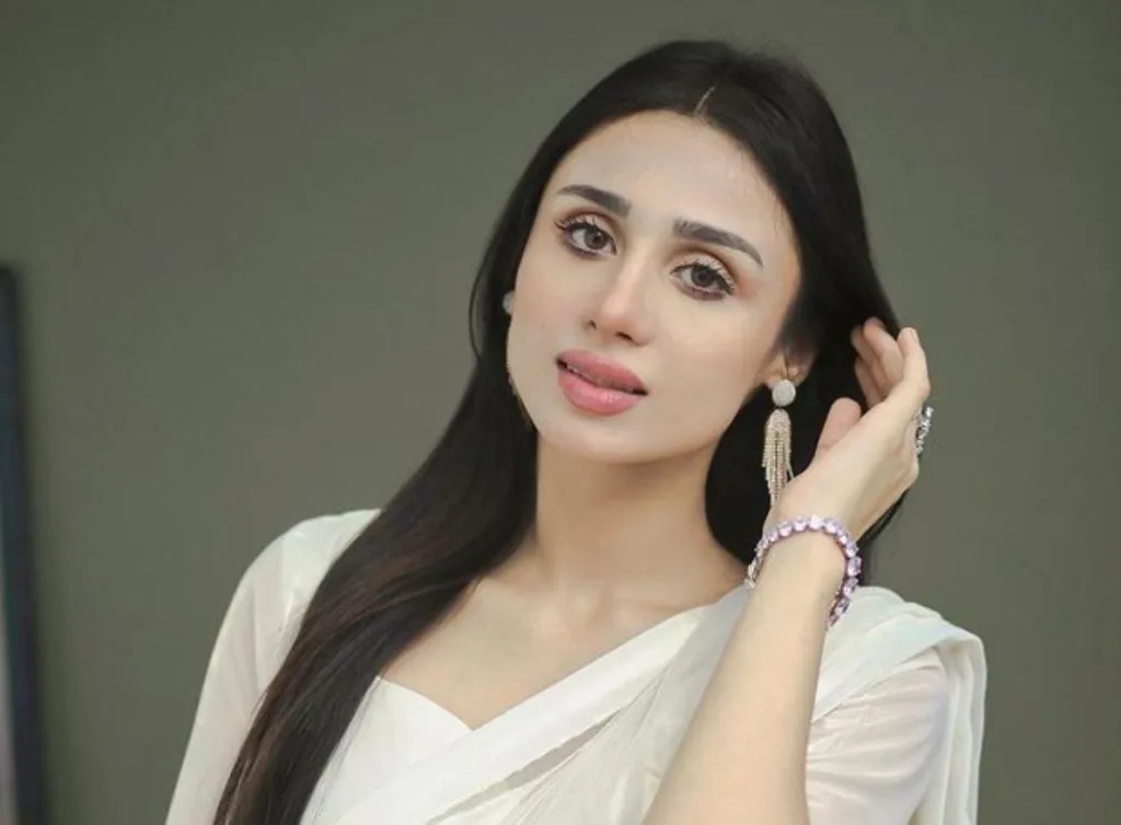 Pagal Khana Drama Actress Mashal Khan as Patient