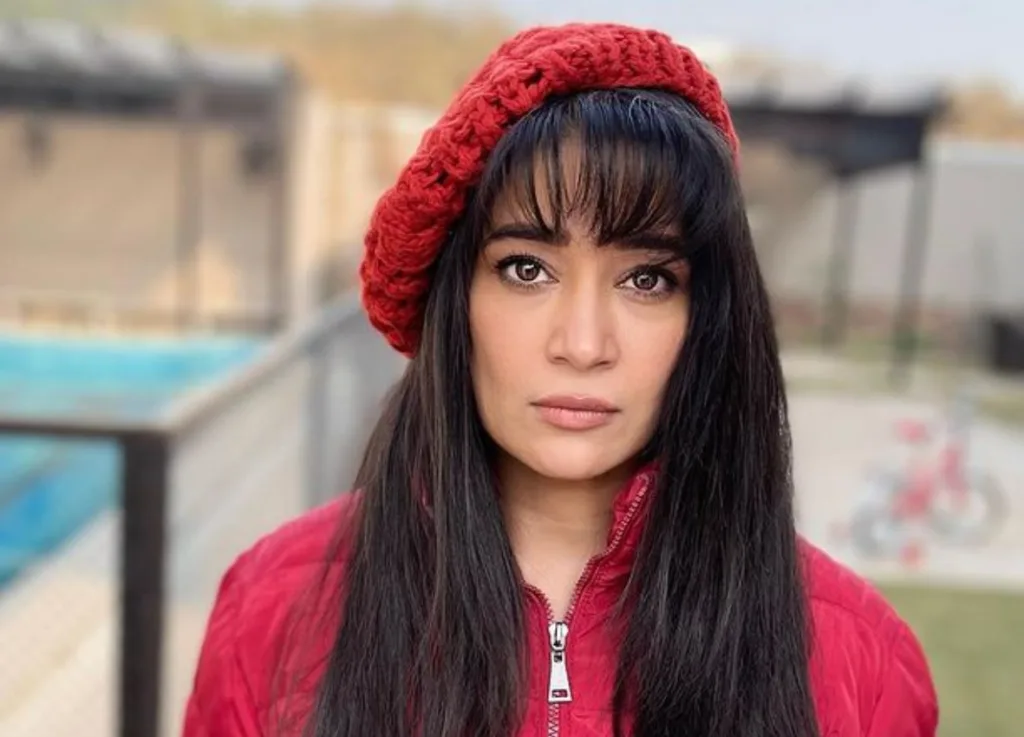 Pagal Khana Drama Faiza Gillani as Warden