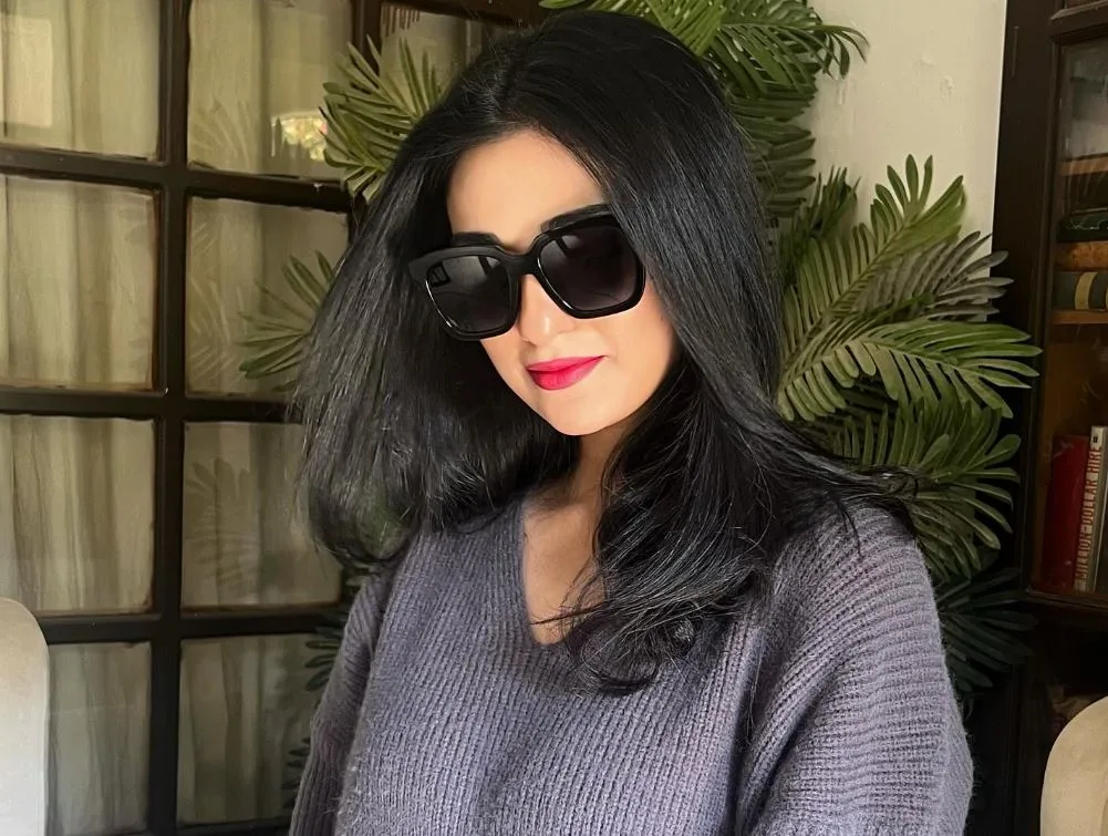 Sarah Khan: Lighting Up Borders with Abdullahpur Ka Devdas 7 Sarah Khan Photo in blue dress 2024, Sarah Khan: Lighting Up Borders with Abdullahpur Ka Devdas