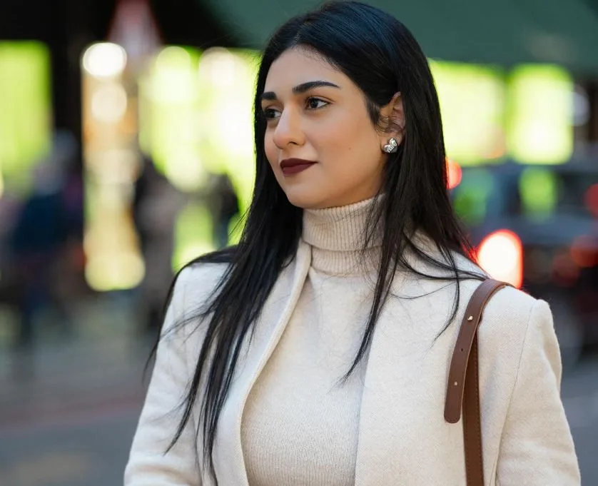 Sarah Khan pic in white dress, Sarah Khan's Secret Dream: Acting Alongside Salman Khan