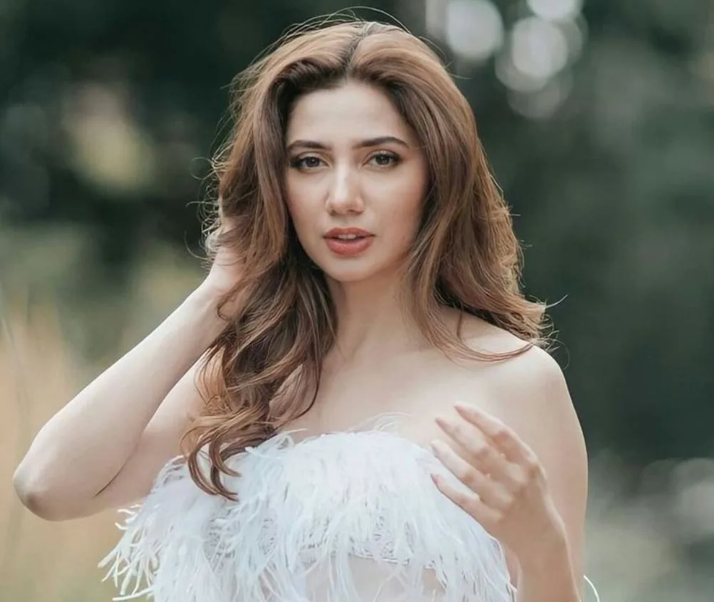Mahira Khan: Clearing Rumours, Sharing Love & Life Insights