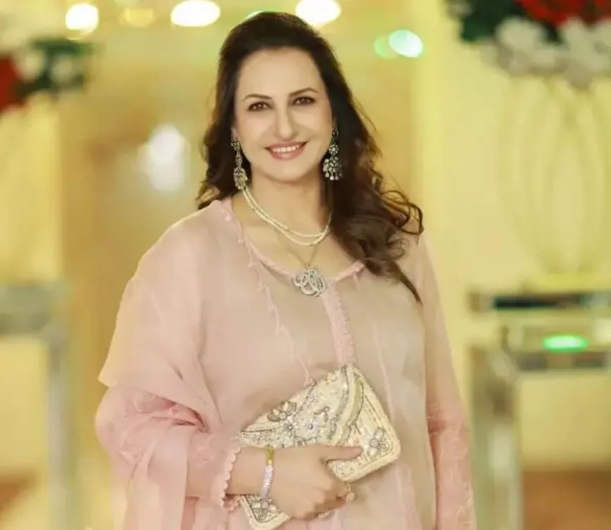 Zulm Cast, Story, Real Actors and Actresses Names With Pictures 9 Zulm Drama cast Saba Faisal as Esha's Mother