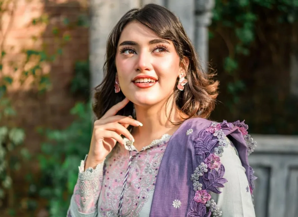 Zulm Cast, Story, Real Actors and Actresses Names With Pictures 5 Zulm Drama cast Sahar Hashmi as Esha