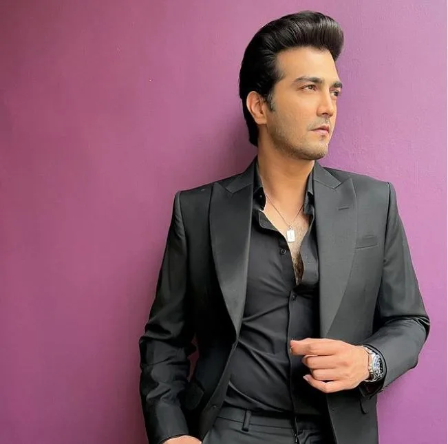 Zulm Cast, Story, Real Actors and Actresses Names With Pictures 6 Zulm Drama cast Shahzad Sheikh as Shahwaiz